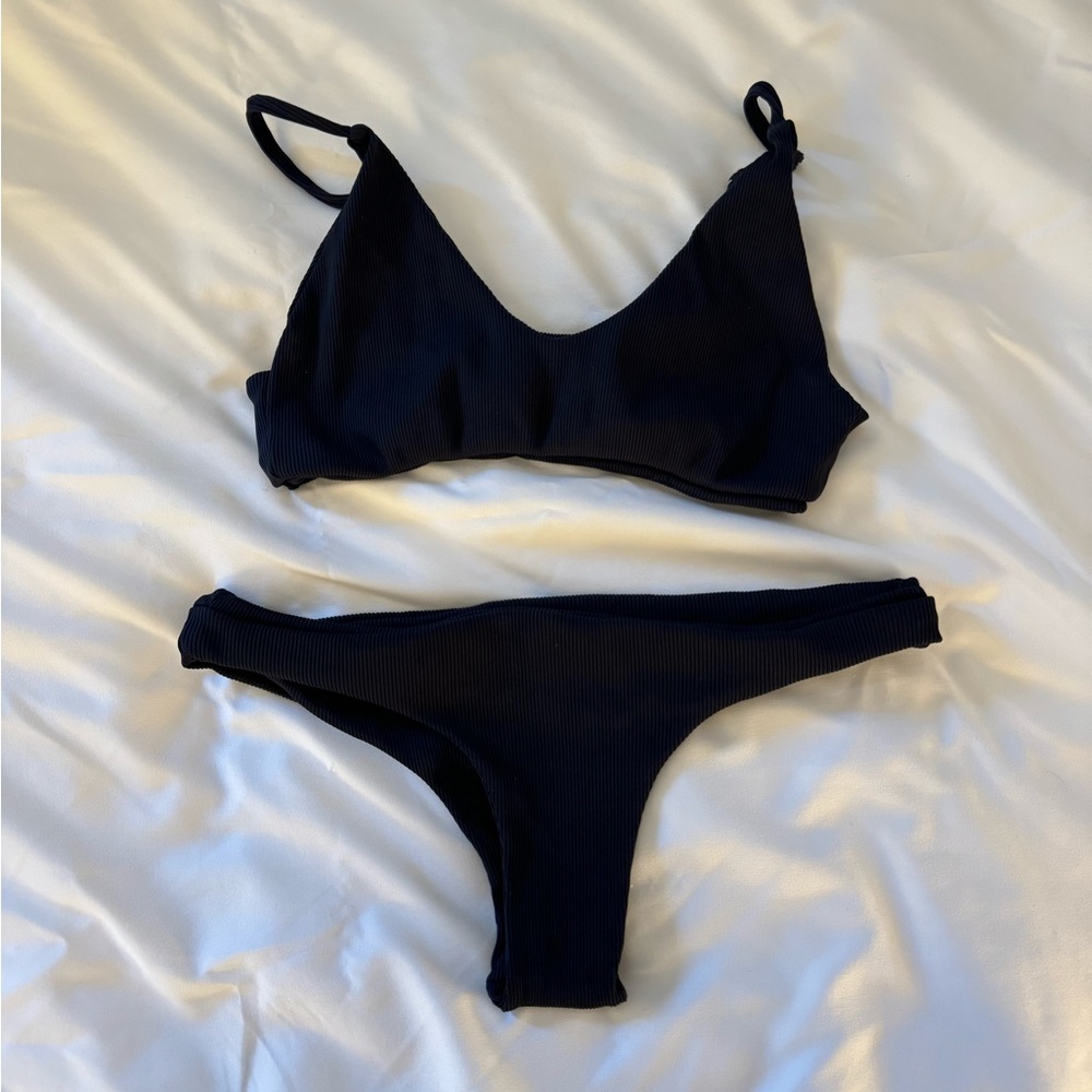 Ama Bikinis | Black Ribbed Bikini Set